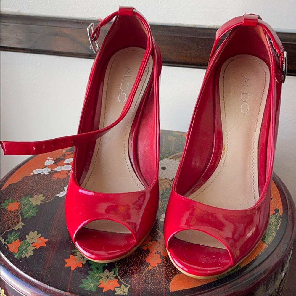 Red wedge heels